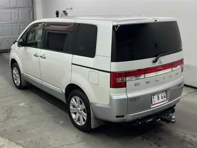 Mitsubishi DELICA D5