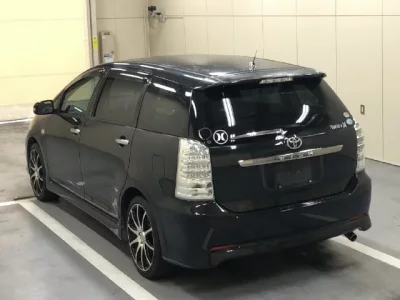 Toyota WISH  с аукциона в Японии