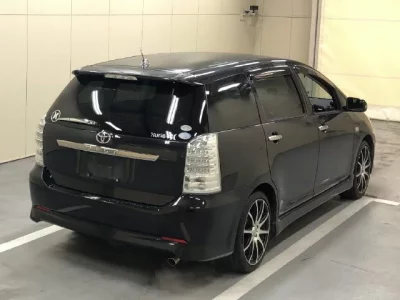 Toyota WISH  с аукциона в Японии
