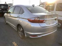 Honda GRACE лот № 303 оценка 3.5  с аукциона в Японии 1