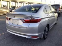 Honda GRACE лот № 303 оценка 3.5  с аукциона в Японии 4