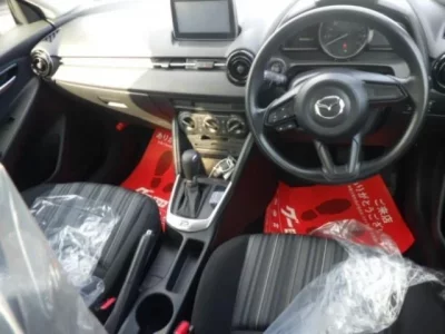 Mazda MAZDA2  с аукциона в Японии