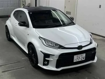 Toyota YARIS  с аукциона в Японии