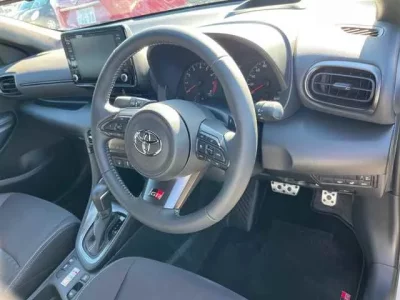 Toyota YARIS  с аукциона в Японии