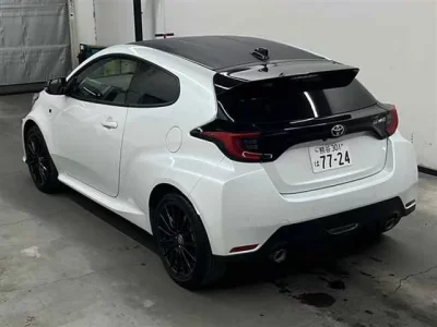 Toyota YARIS  с аукциона в Японии