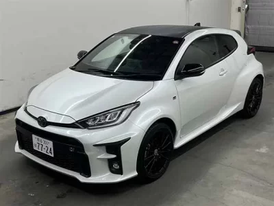 Toyota YARIS  с аукциона в Японии