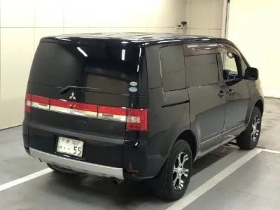 Mitsubishi DELICA D5