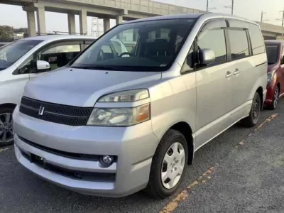 Toyota VOXY  с аукциона в Японии