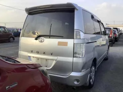 Toyota VOXY  с аукциона в Японии