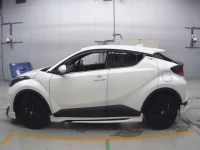 Toyota C-HR лот № 30297 оценка 4  с аукциона в Японии 3