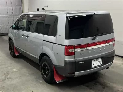 Mitsubishi DELICA D5