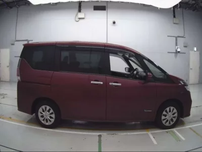 Nissan SERENA  с аукциона в Японии