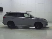 Mitsubishi OUTLANDER PHEV лот № 30341 оценка 4  с аукциона в Японии 2