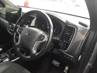 Mitsubishi OUTLANDER PHEV лот № 30341 оценка 4  с аукциона в Японии 6