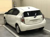 Toyota AQUA лот № 3006 оценка 4  с аукциона в Японии 1