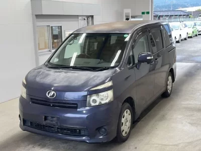 Toyota VOXY  с аукциона в Японии