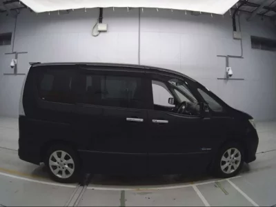 Nissan SERENA  с аукциона в Японии