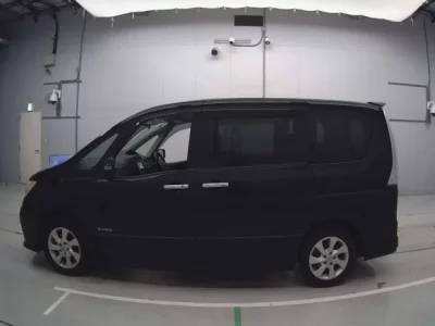 Nissan SERENA  с аукциона в Японии