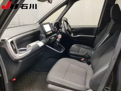 Toyota VOXY  с аукциона в Японии