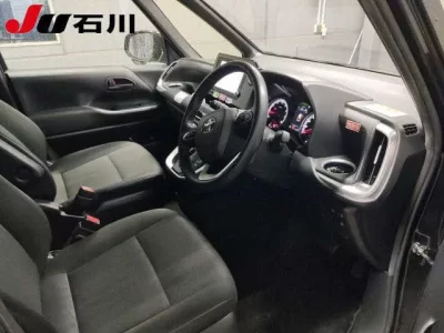 Toyota VOXY  с аукциона в Японии