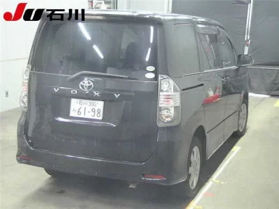 Toyota VOXY  с аукциона в Японии