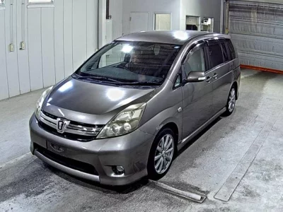 Toyota ISIS  с аукциона в Японии