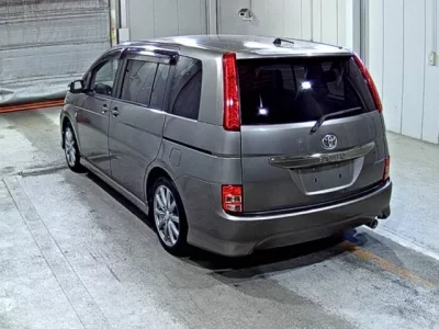 Toyota ISIS  с аукциона в Японии