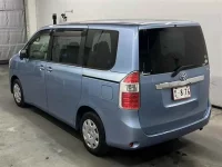 Toyota NOAH лот № 90108 оценка 3.5  с аукциона в Японии 1