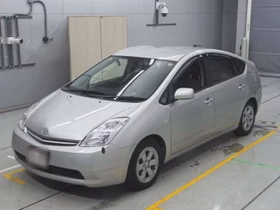 Toyota PRIUS  с аукциона в Японии