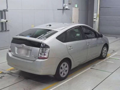 Toyota PRIUS  с аукциона в Японии