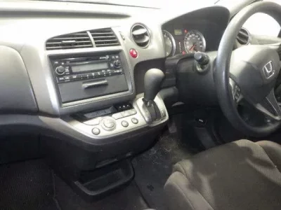 Honda STREAM  с аукциона в Японии