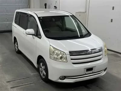 Toyota NOAH  с аукциона в Японии