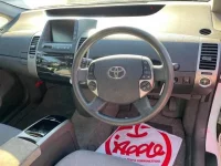 Toyota PRIUS лот № 90136 оценка 4  с аукциона в Японии 2