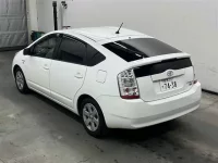 Toyota PRIUS лот № 90136 оценка 4  с аукциона в Японии 1