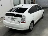 Toyota PRIUS лот № 90136 оценка 4  с аукциона в Японии 4