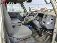 Toyota DYNA лот № 102 оценка 3  с аукциона в Японии 2