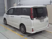 Toyota NOAH лот № 30453 оценка 4  с аукциона в Японии 5