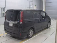 Toyota NOAH лот № 30456 оценка R  с аукциона в Японии 1