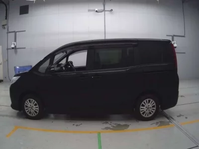Toyota NOAH  с аукциона в Японии