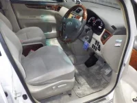 Toyota IPSUM лот № 1393 оценка 3.5  с аукциона в Японии 2