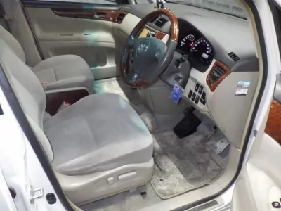 Toyota IPSUM  с аукциона в Японии