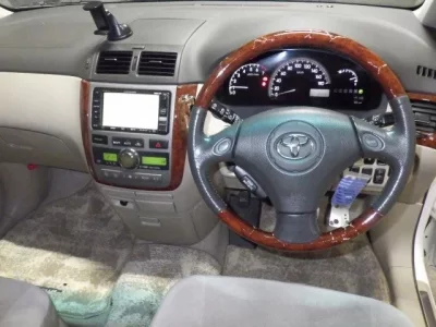 Toyota IPSUM  с аукциона в Японии