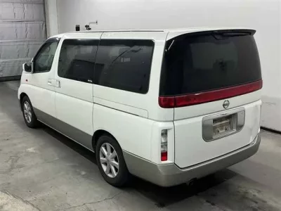 Nissan ELGRAND  с аукциона в Японии