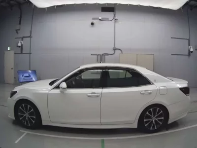 Toyota CROWN  с аукциона в Японии