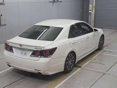 Toyota CROWN  с аукциона в Японии