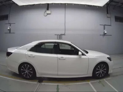 Toyota CROWN  с аукциона в Японии
