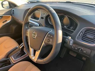 Volvo V40  с аукциона в Японии