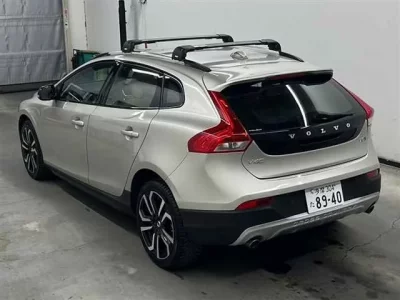 Volvo V40  с аукциона в Японии