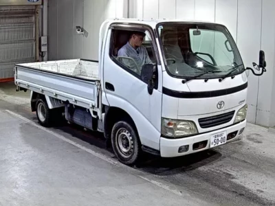 Toyota DYNA  с аукциона в Японии