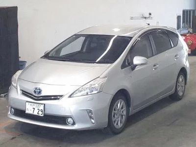 Toyota PRIUS ALPHA  с аукциона в Японии